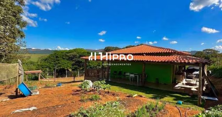Casa rústica no centro de serra azul, 1.000m² de espaço e tranquilidade
