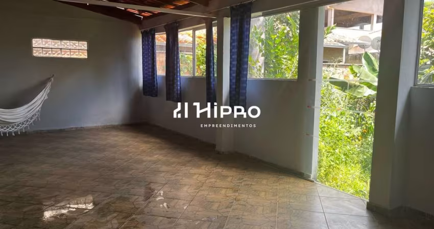 Casa espaçosa com pomar no Bairro Imperatriz – Mateus Leme