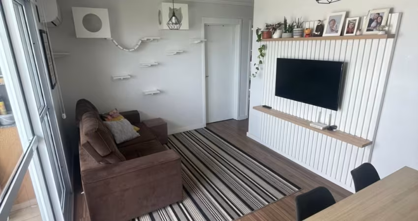 Apartamento Impecável no Maria Clara Reserva! 2 Quartos e Sacada com Churrasqueira.