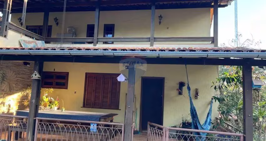 Casa luxuosa e moderna em são pedro com terreno em condições de fazer loteamento de casa.