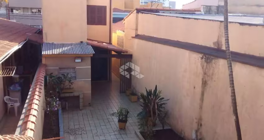Sobrado vila mussolini 2 quartos, 2 vagas, amplo quintal