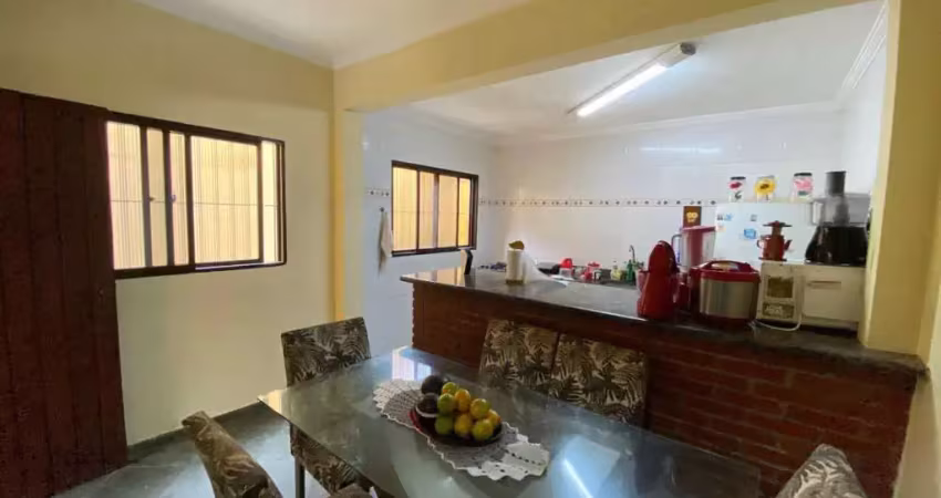 Casa à venda em Praia Grande, Vila Mirim, com 4 quartos, 180m²