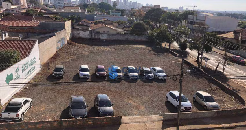 Excelente terreno de esquina na zona Leste
