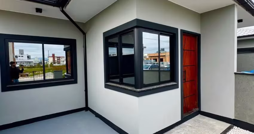 Casa dois dormitórios com excelente padrão de acabamento no nova palhoça