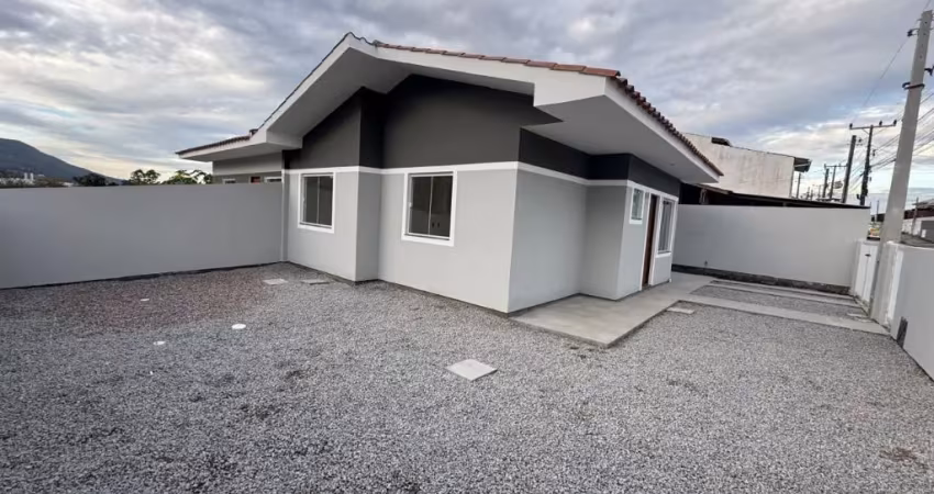 Casa dois dormitórios com uma suíte no bela vista, palhoça