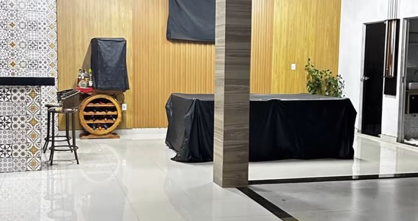 Linda casa , espaçosa  em ótima localização
