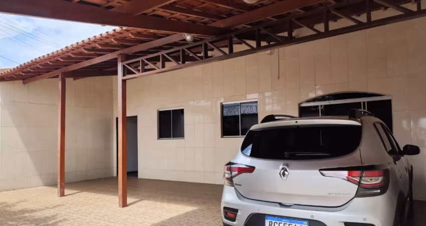 Ótima casa , grande e bem localizada