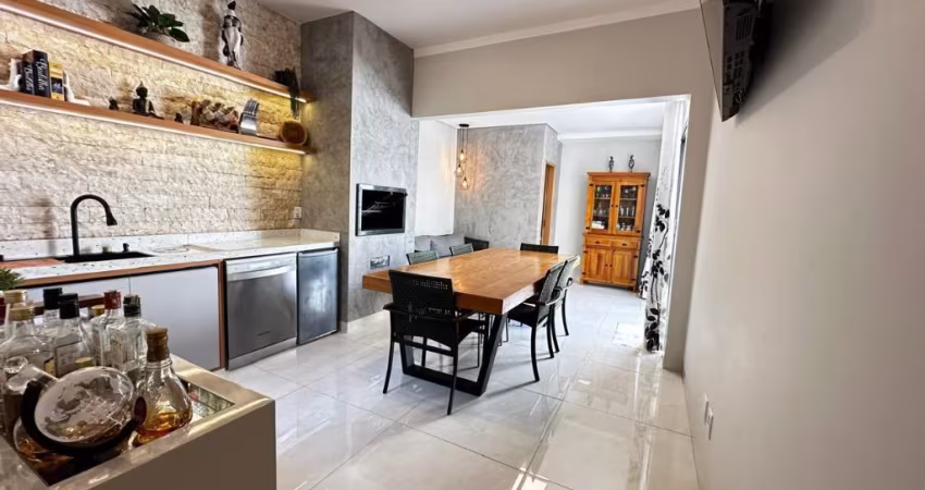 linda casa , moderna e espaçosa com alto padrão de acabamento
