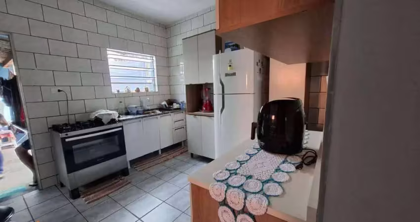 Casa à venda com 3 dormitórios, garagem para 2 carros e quintal, 2 edículas nos fundos ambas com quintal - R$ 500.000,00,  em Brás Cubas.