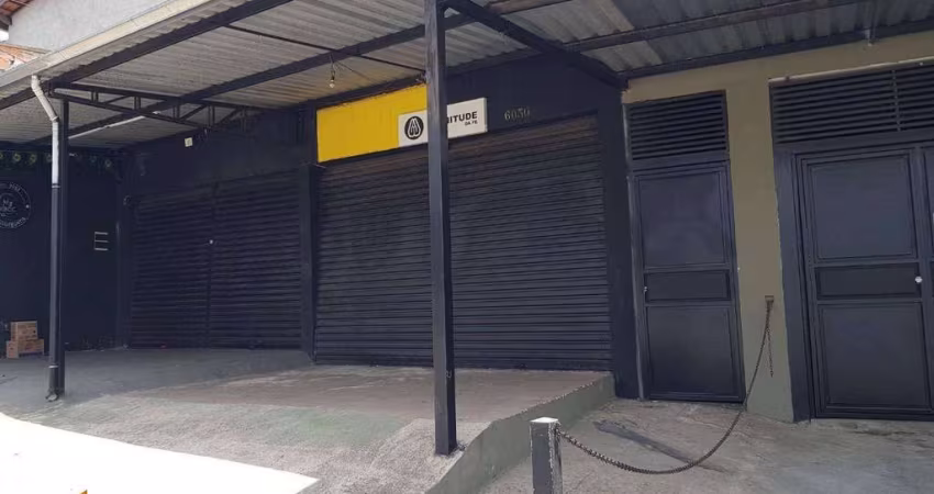 Salão comercial para locação com 2 banheiros na Av. Japão, em frente ao Bunkyo, com vaga de estacionamento coberta.