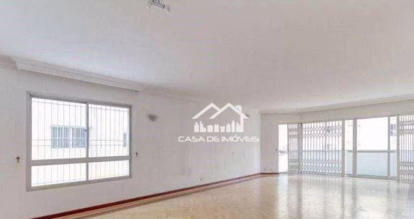 Vende apartamento com 150m², 3 dormitórios sendo 2 suítes e 2 vagas de garagem, em Moema.