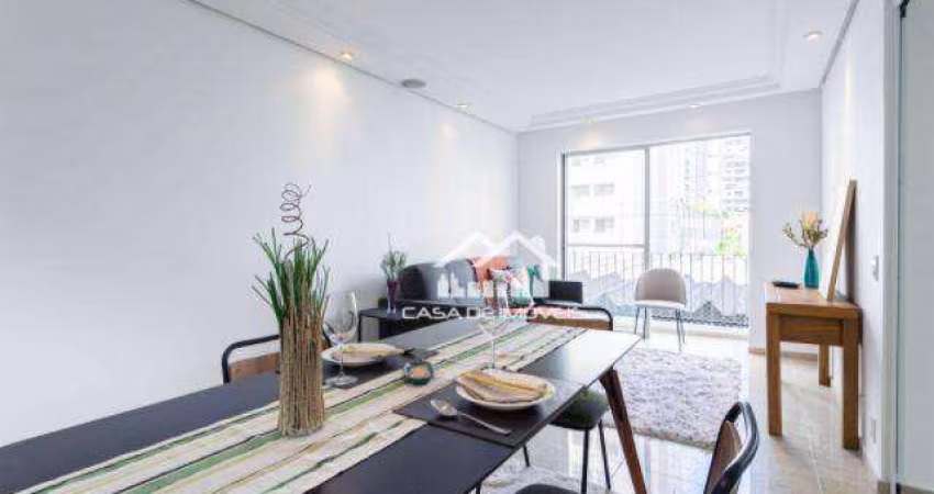 Vende encantador apartamento reformado no Brooklin, com 2 dormitórios  e varanda.