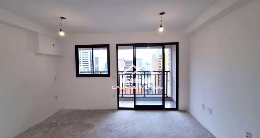 Vende apartamento tipo studio com 26m² com varanda, vista livre, ao lado do metrô saúde.