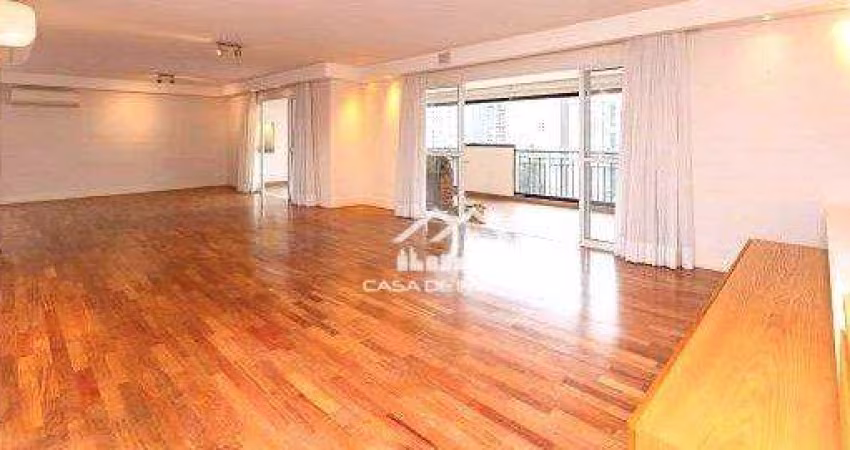 Vende apartamento com 290m², 3 suítes, varanda gourmet, 5 vagas, depósito, em lazer clube no Campo Belo.