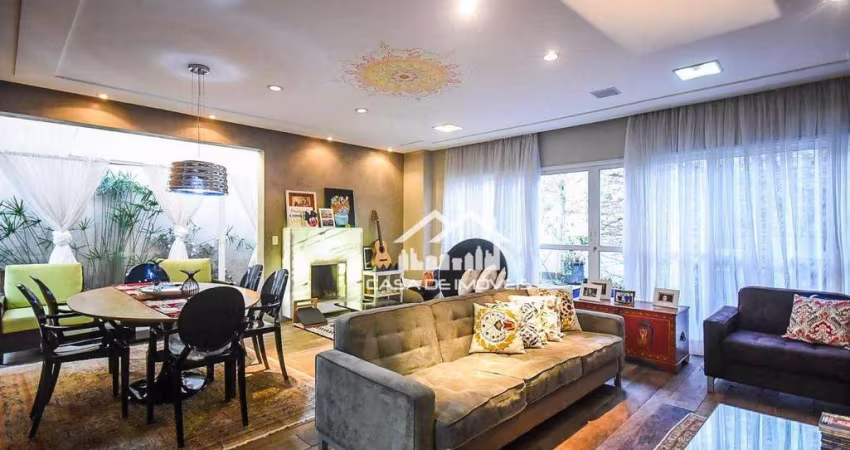 Aluga casa em condomínio,  mobiliada, com 224m², 3 dormitórios, piscina e espaço gourmet, em Moema