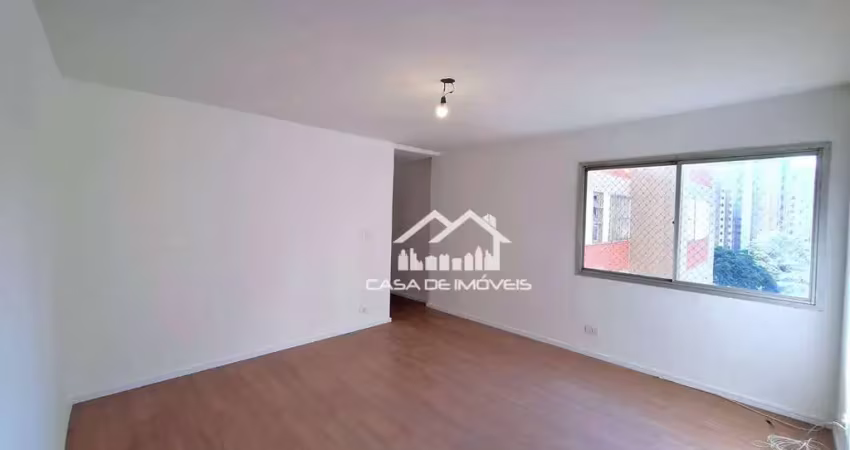 Vende apartamento para reforma, com 68m², 1 vaga e lazer, no morumbi
