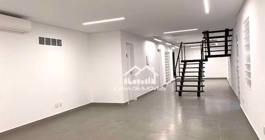 Aluga casa comercial na Vila Olímpia com  254m² e ótimos espaços internos.