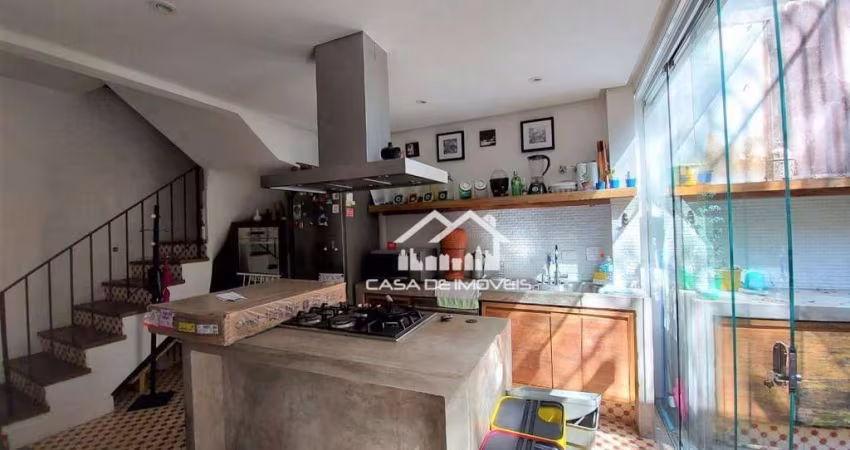 Vende casa em condomínio, 220m²,  4 dormitórios, 2 suítes, 2 vagas e espaço gourmet, na Vila Andrade.