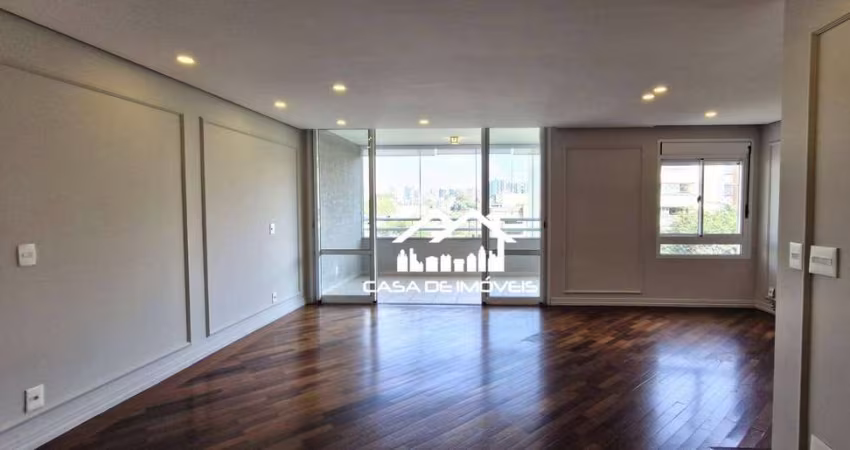 Aluga apartamento de 147m², com 3 dormitórios, sendo 2 suítes e 2 vagas, no Panamby.