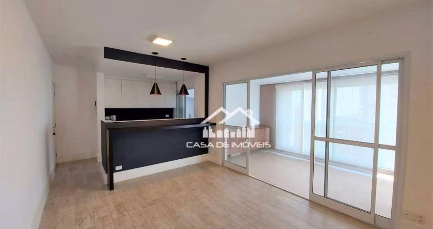 Aluga apartamento com 72m², 2 dormitórios, varanda com churrasqueira, 2 vagas, no Panamby.