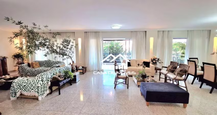 Vende ou aluga apartamento de alto padrão, com 323m², 4 suítes, 6 vagas e lazer, no Campo Belo.