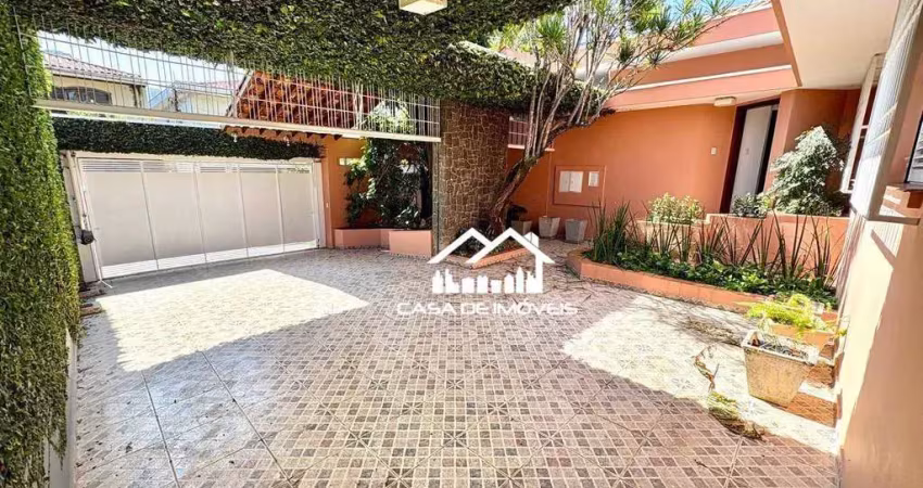 Vende casa com 404m², 4 dormitórios sendo 2 suítes, 4 vagas, churrasqueira e sauna, na Chácara Monte Alegre