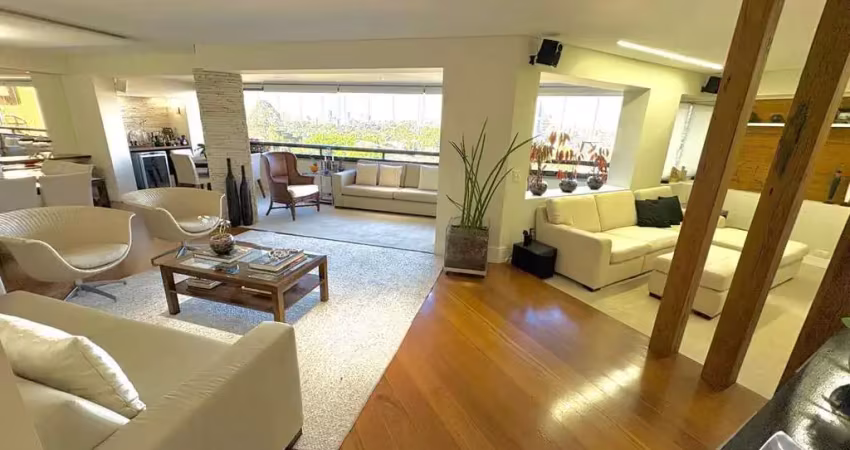 Vende apartamento de 240m², 4 suítes, 4 vagas, 2 depósitos, no panamby