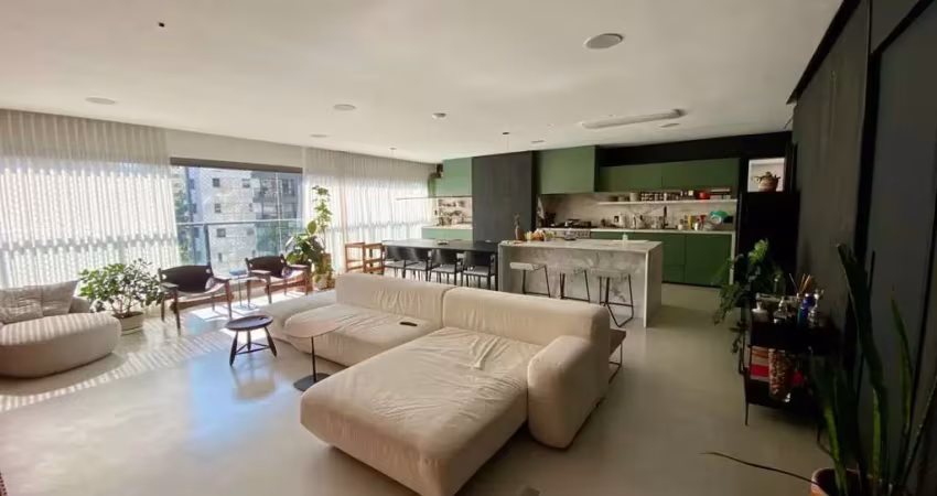 Vende apartamento com 3 dormitórios, sendo 1 suíte, mobiliado, com elevador privativo, churrasqueira e lazer completo, no campo belo.