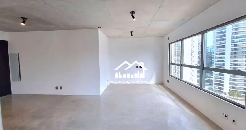 Vende apartamento com 71m², 1 dormitório, 1 vaga e lazer, no panamby.