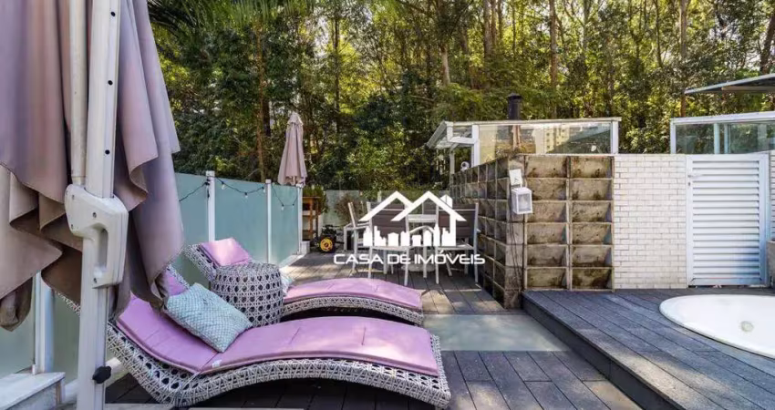 Vende casa em condomínio, mobiliada e com 242m², 3 dormitórios, sendo 2 suítes, piscina e 2 vagas na vila andrade