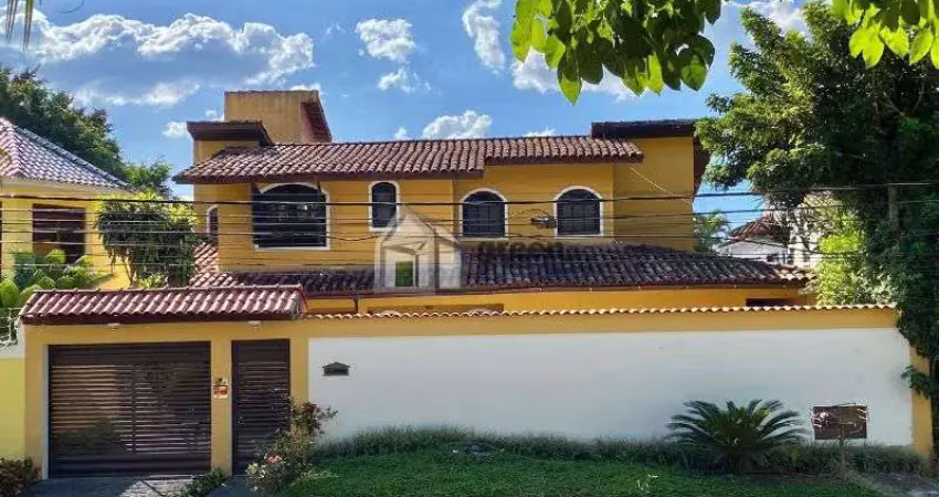 Casa em condomínio fechado com 4 quartos à venda na Rua Arueira, 387, Jacarepaguá, Rio de Janeiro