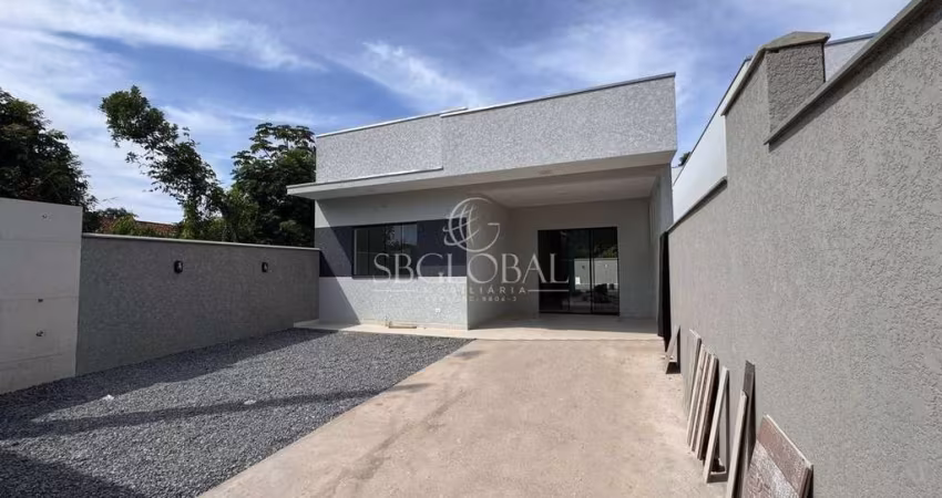 Casa Nova de Alto Padrão com Piscina e 03 Dormitórios sendo 01 suíte
