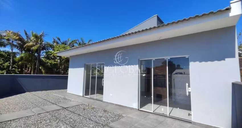 Casa de esquina com 03 quartos (01 suíte), próxima ao centro comercial em Itapoá/SC!