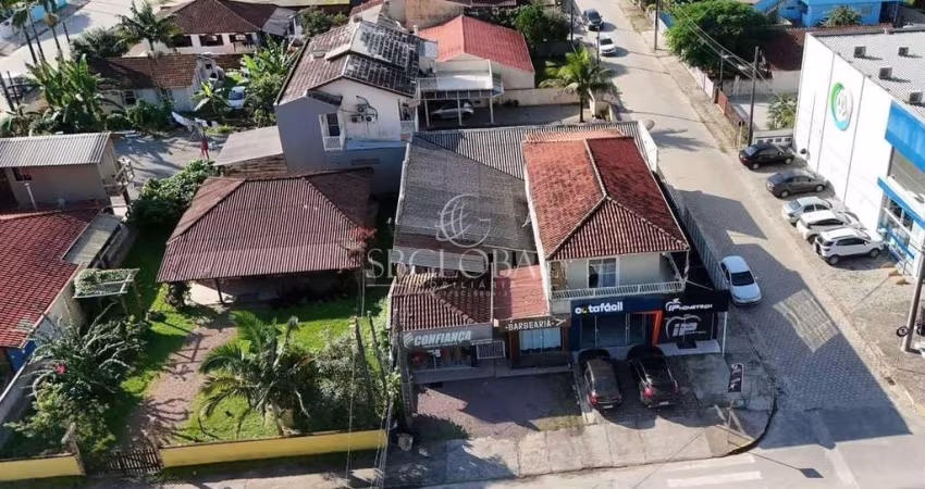 Oportunidade Imperdível! Imóvel com Salas Comerciais, Kitnets e Sobrado no Coração de Itapoá!