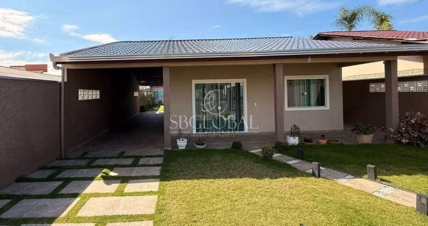 Casa com piscina á 270 metros da praia no Balneário Rainha do Mar em Itapoá-SC