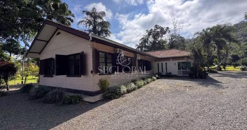 Chácara Completa na Estrada Bonita em Joinville SC – Casa, Riacho e Muito Verde!