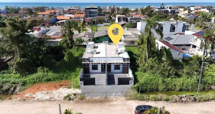 Casa com 03 quartos (02 suítes),com piscina na barra do sai á 300 metros da praia em itapoá-sc
