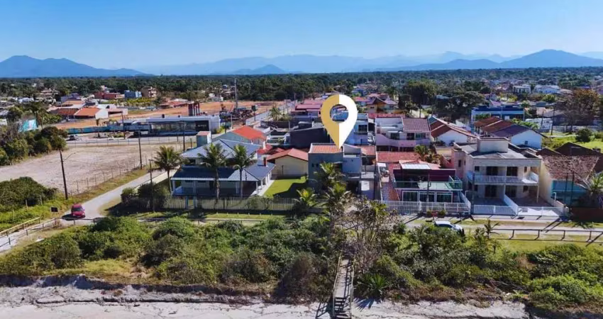 Sobrado com 04 dormitórios frente para o mar na barra do saí, em itapoá sc