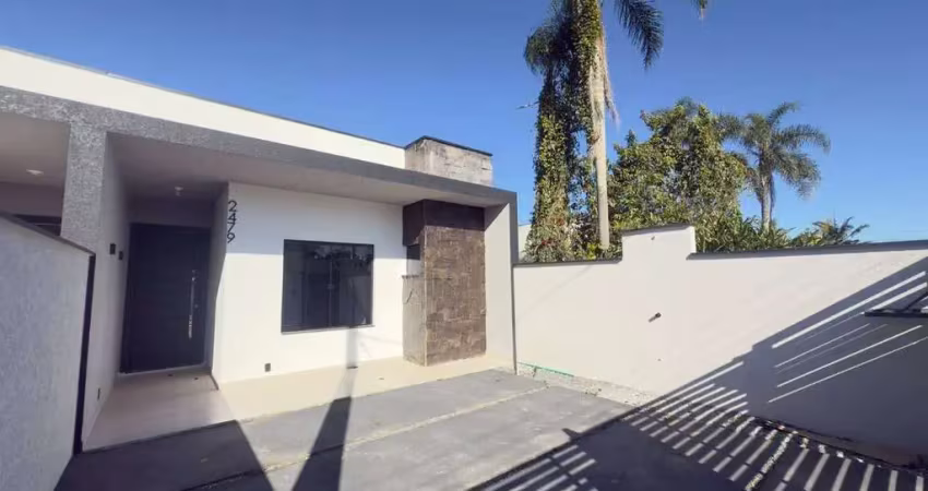 Casa com 03 quartos (02 suítes),com piscina na barra do sai á 300 metros da praia em itapoá-sc
