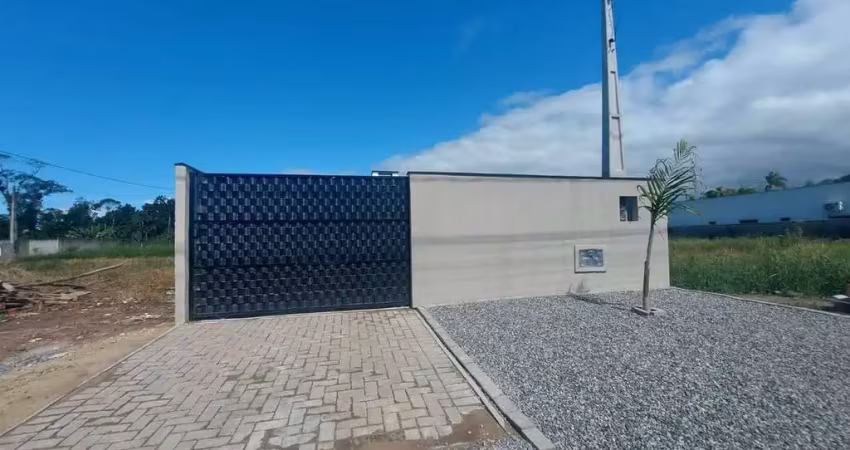 Casa com piscina no balneário rainha do mar em itapoá-sc