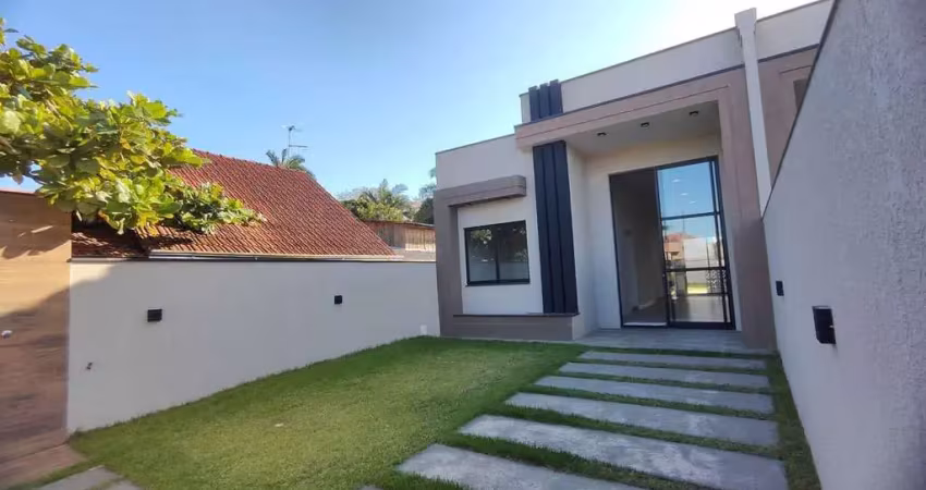 Casa em ótima localização com 03 quartos no balneário cambiju em itapoá/sc!