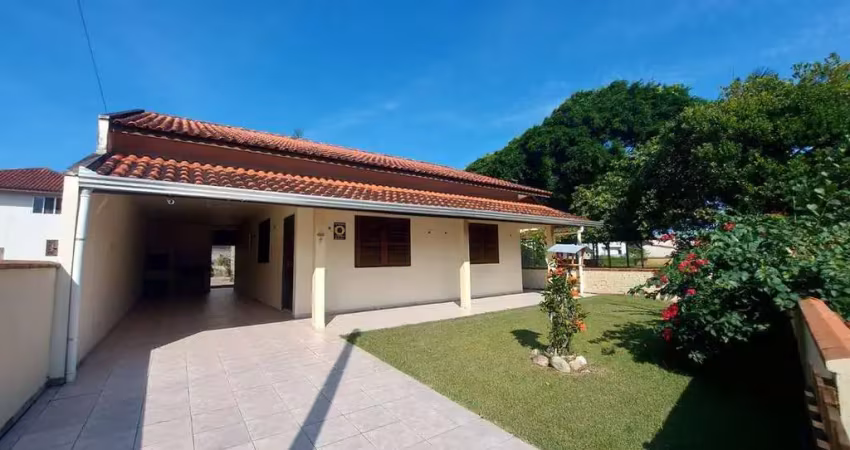 Casa a 180 metros da praia na barra do sai em itapoá/sc!