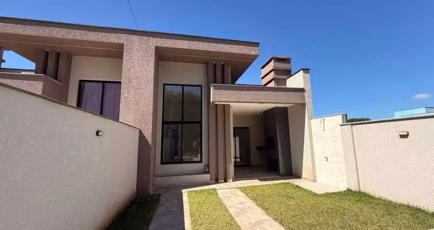 Casa com piscina e móveis planejados a  600m da praia na barra do saí em itapoá-sc