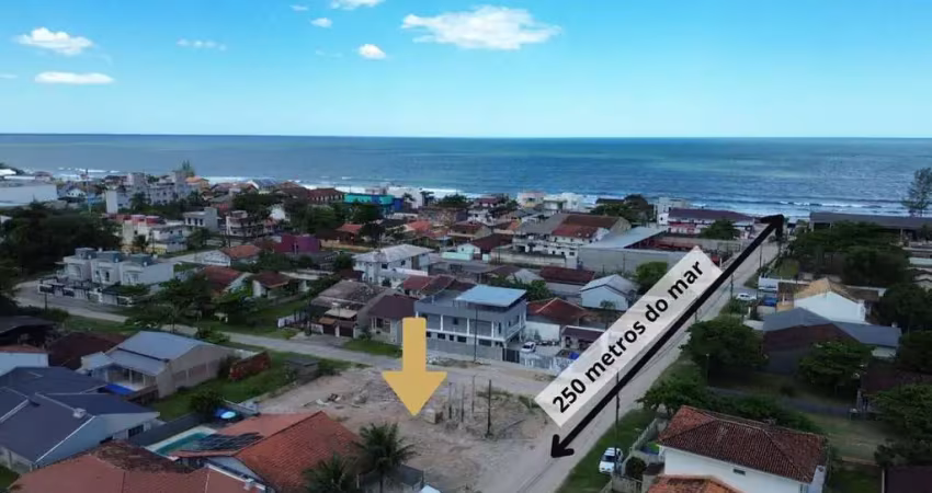 Terreno de esquina com 612m² à 250 metros da praia na barra do saí