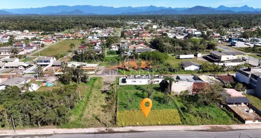 Terreno de esquina com 360m² frente para o asfalto na barra do saí, itapoá sc