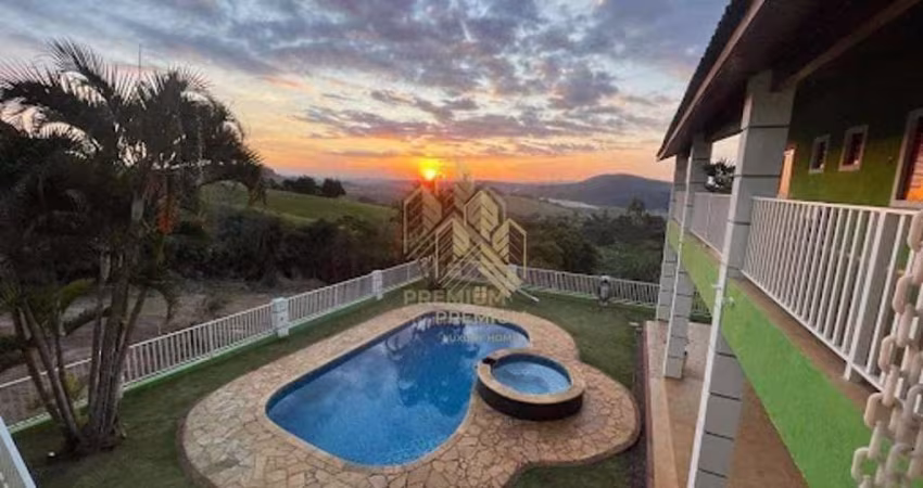 Casa com 3 dormitórios à venda, 450 m² por R$ 1.100.000,00 - Laranjal - Atibaia/SP