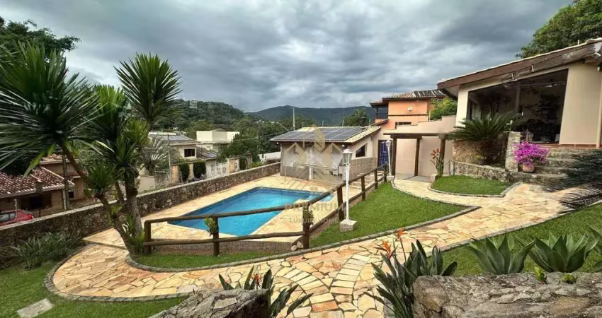 Casa com 3 dormitórios à venda, 299 m² por R$ 2.280.000 - Jardim São Nicolau - Atibaia/SP
