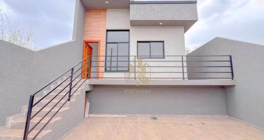 Casa térrea com 03 dormitórios sendo uma suíte, piscina e duas vagas