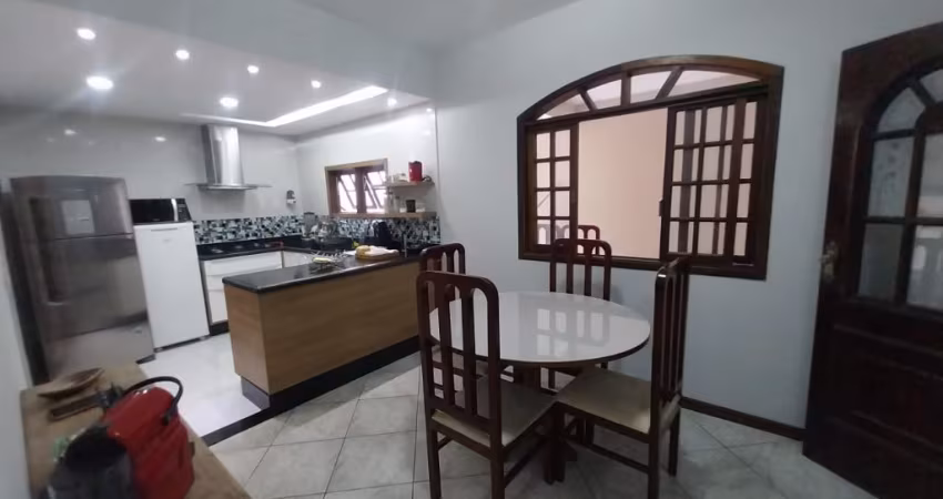 Linda casa duplex com 3 quartos em condomínio fechado – Rua Laranjal Paulista – Bangu