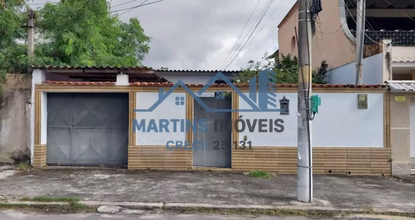 Ótima casa em rua fechada – excelente localização  2 quartos e edícula